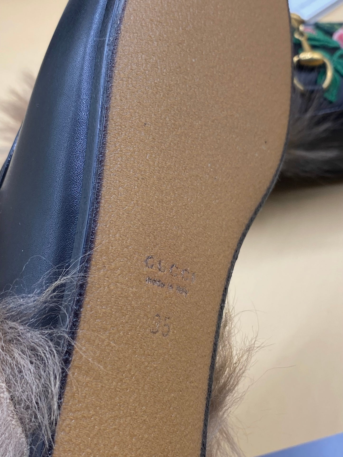 GUCCI FLORAL PRINCETOWN MULES w/FUR S35—BLACK