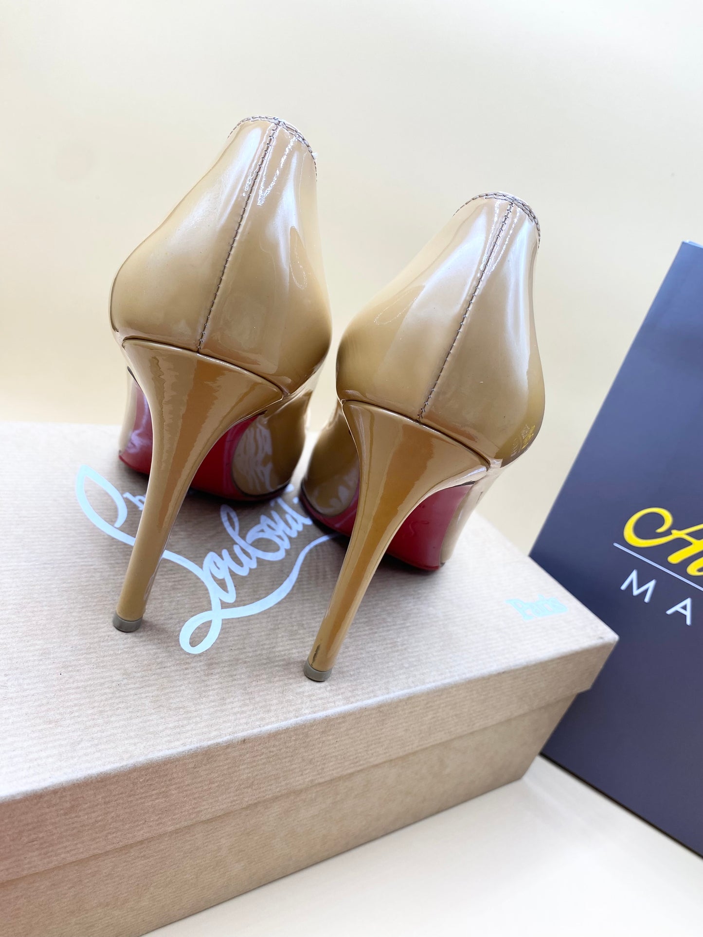 CHRISTIAN LOUBOUTIN PUMPS 37.5–BEIGE
