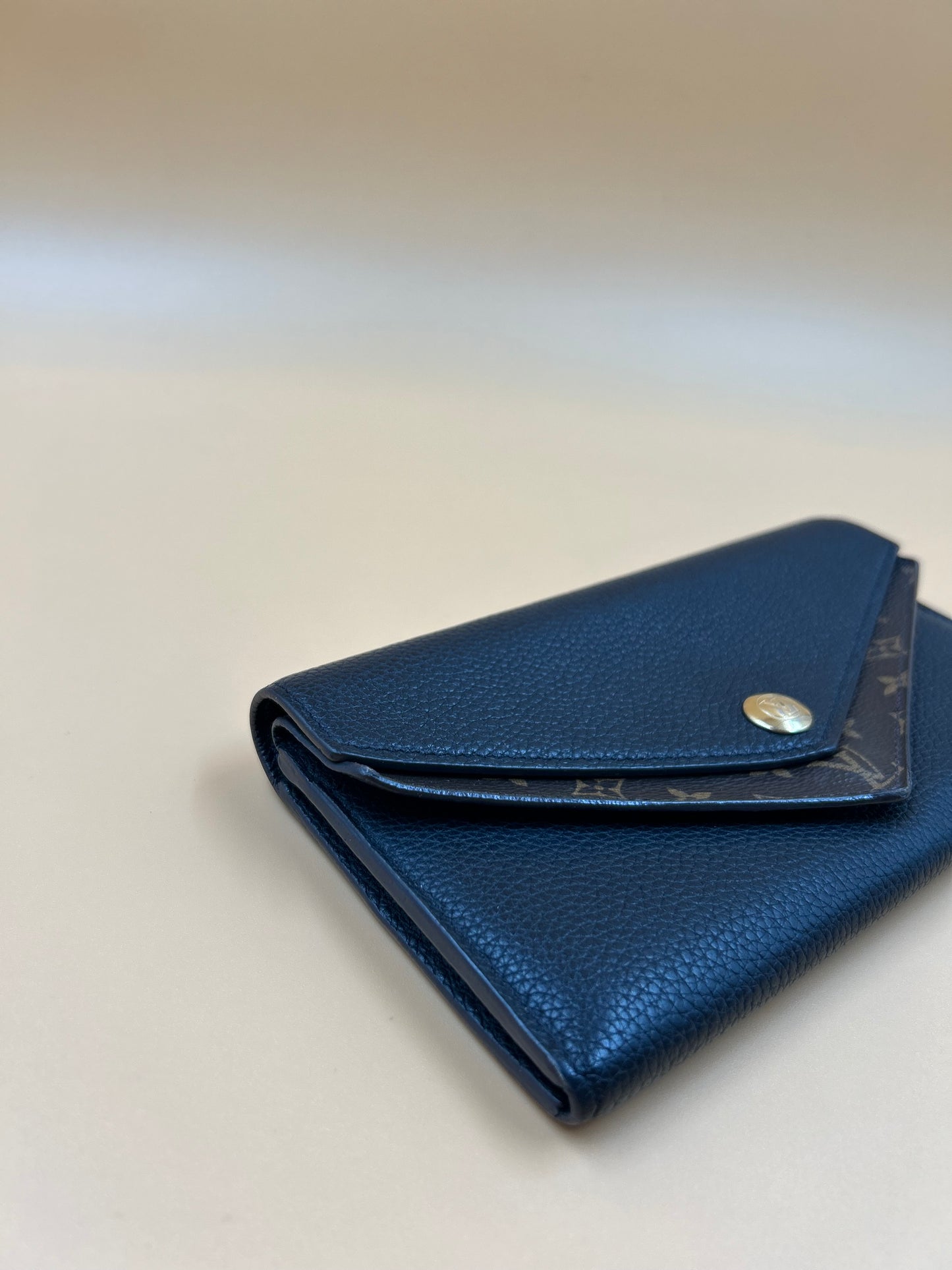LV DOUBLE V WALLET