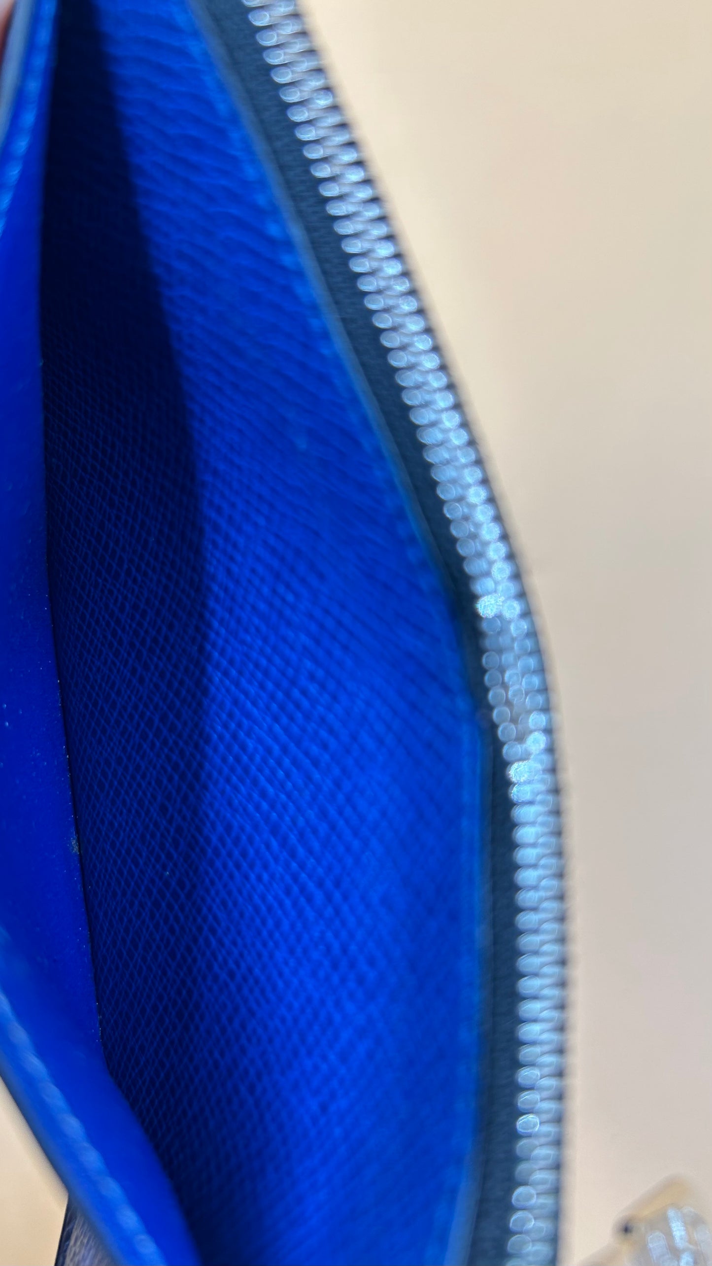 LV CARD HOLDER