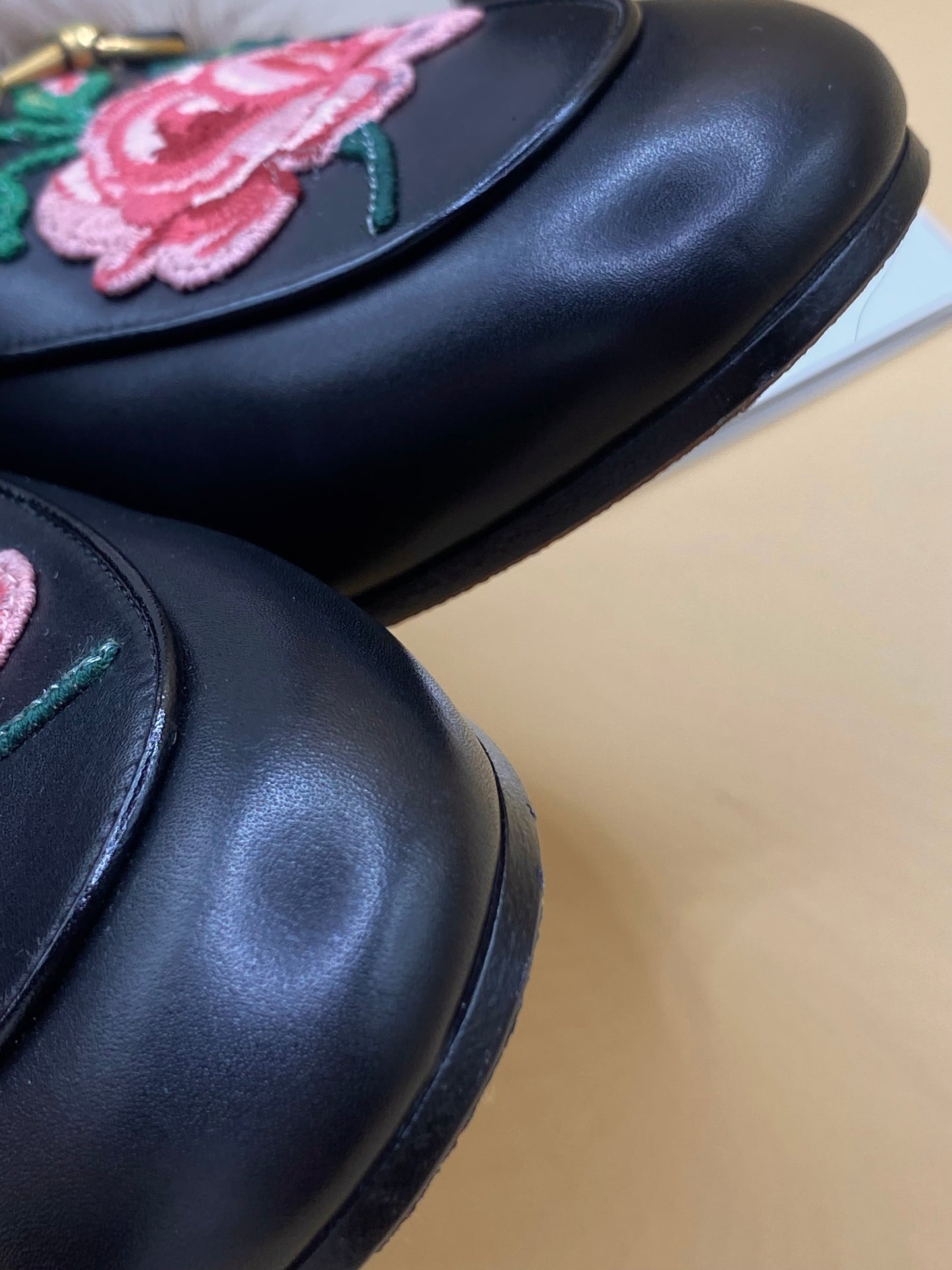 GUCCI FLORAL PRINCETOWN MULES w/FUR S35—BLACK