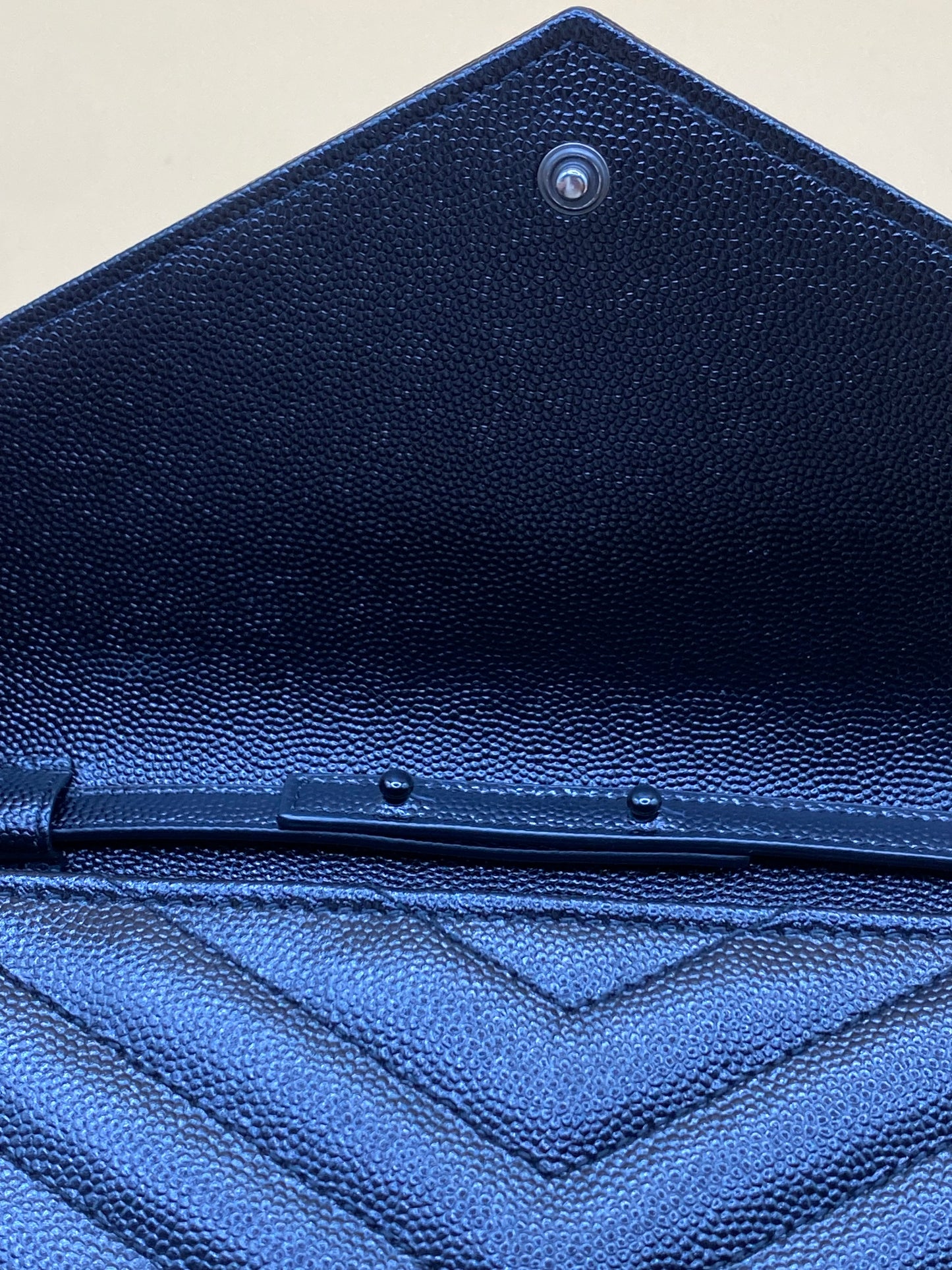 *LIKE NEW* SAINT LAURENT CASSANDRE WOC—SO BLACK