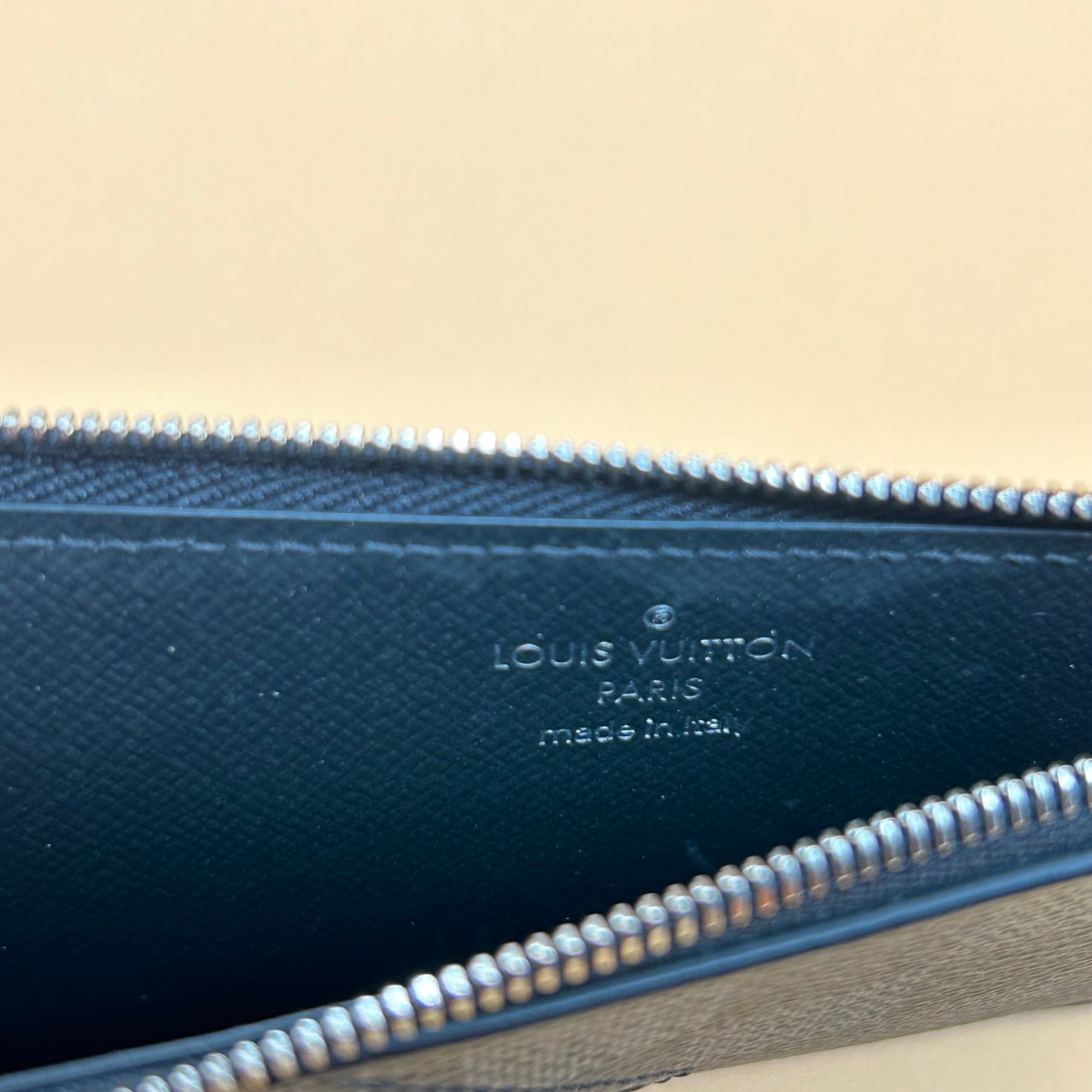 LV GRAPHITE ZIPPY CC
