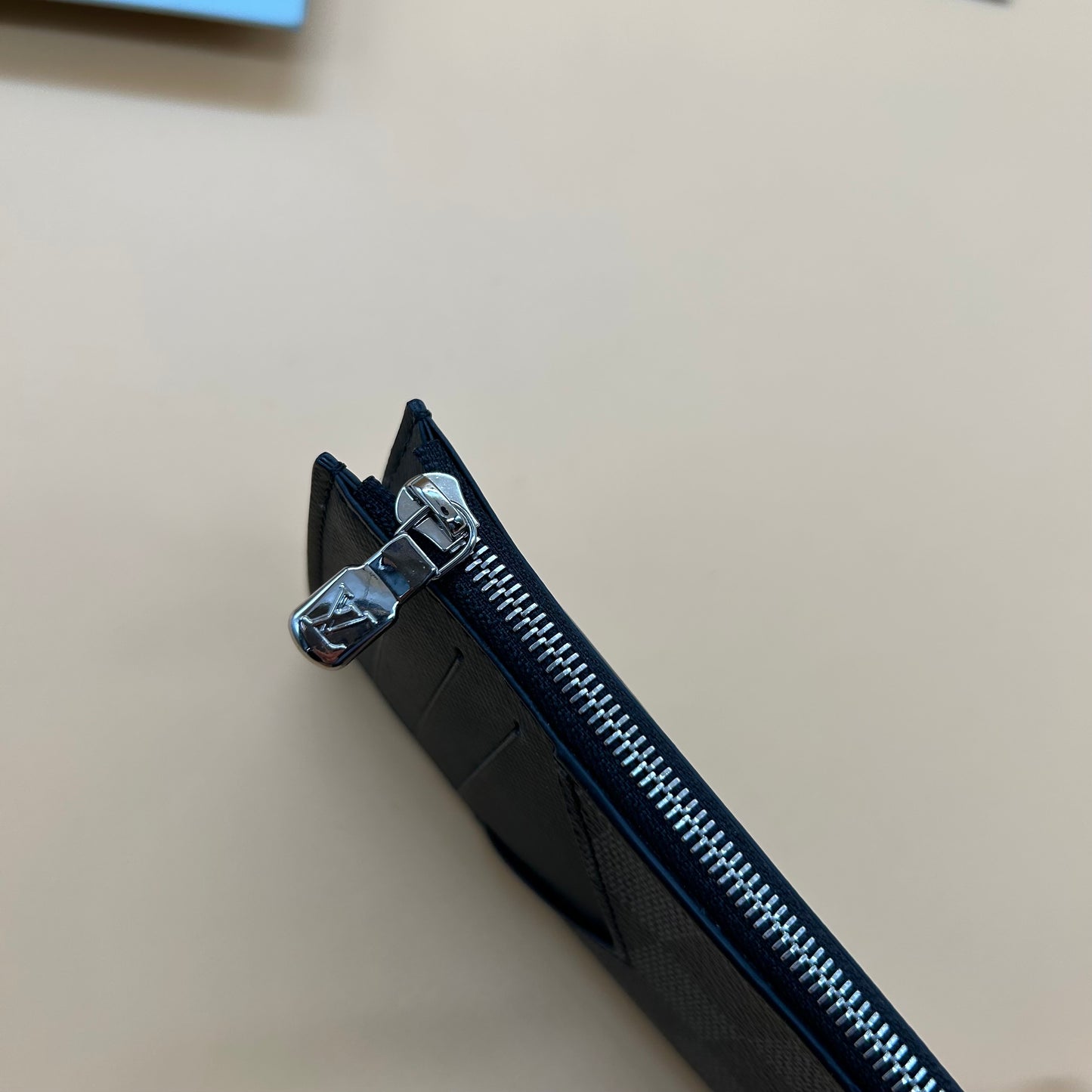 LV GRAPHITE ZIPPY CC