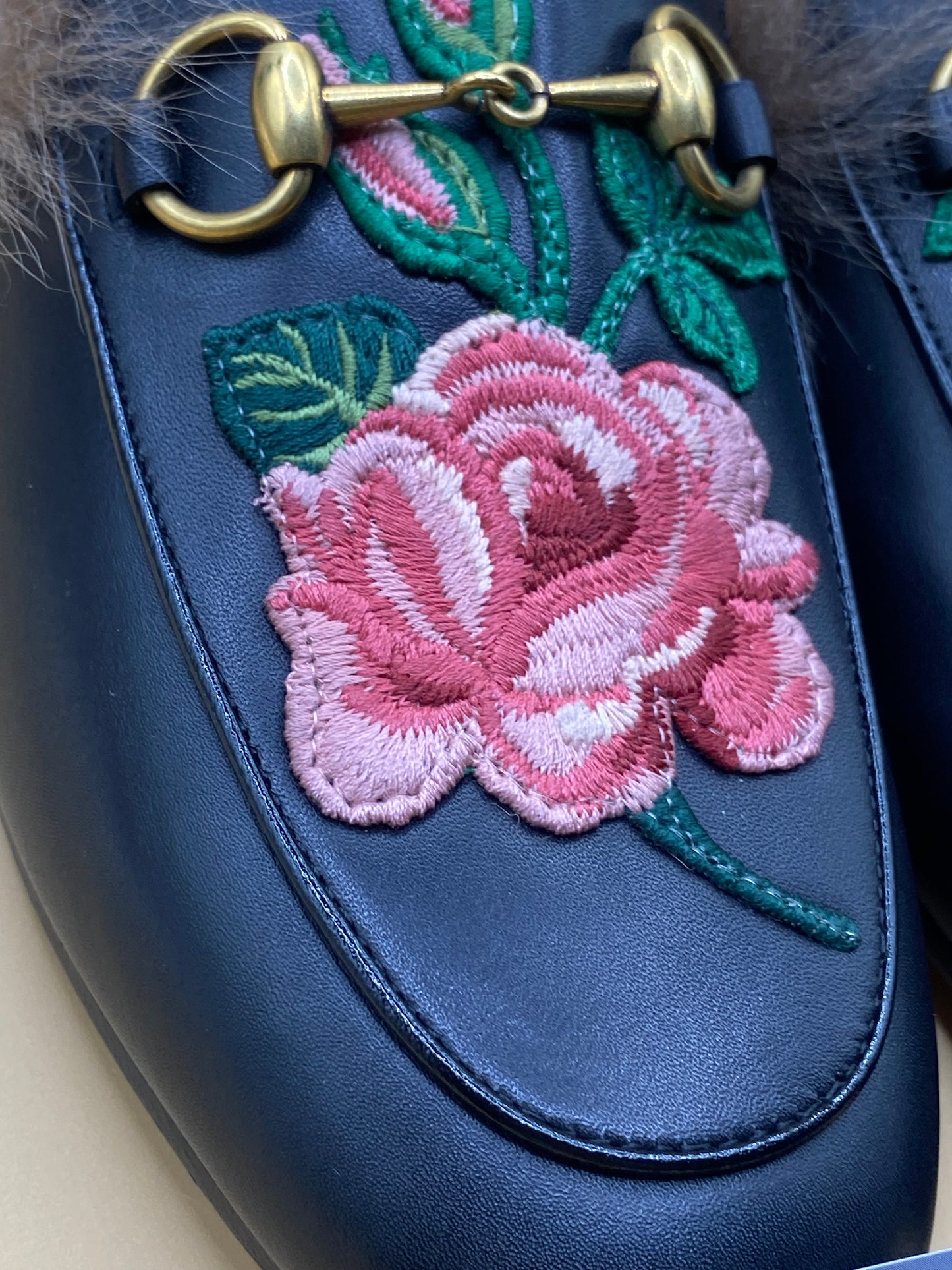 GUCCI FLORAL PRINCETOWN MULES w/FUR S35—BLACK