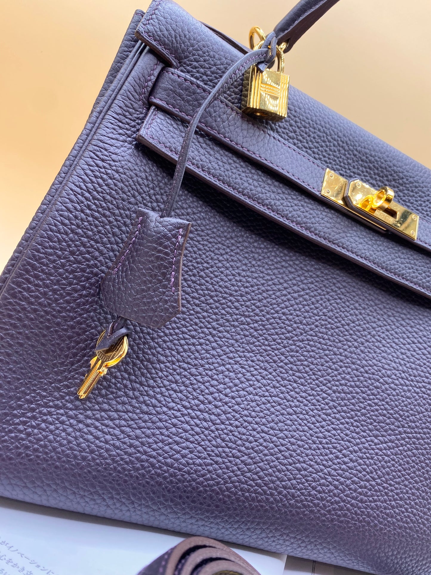 HERMES KELLY 32 TOGO RETOURNE—PRUNELLE