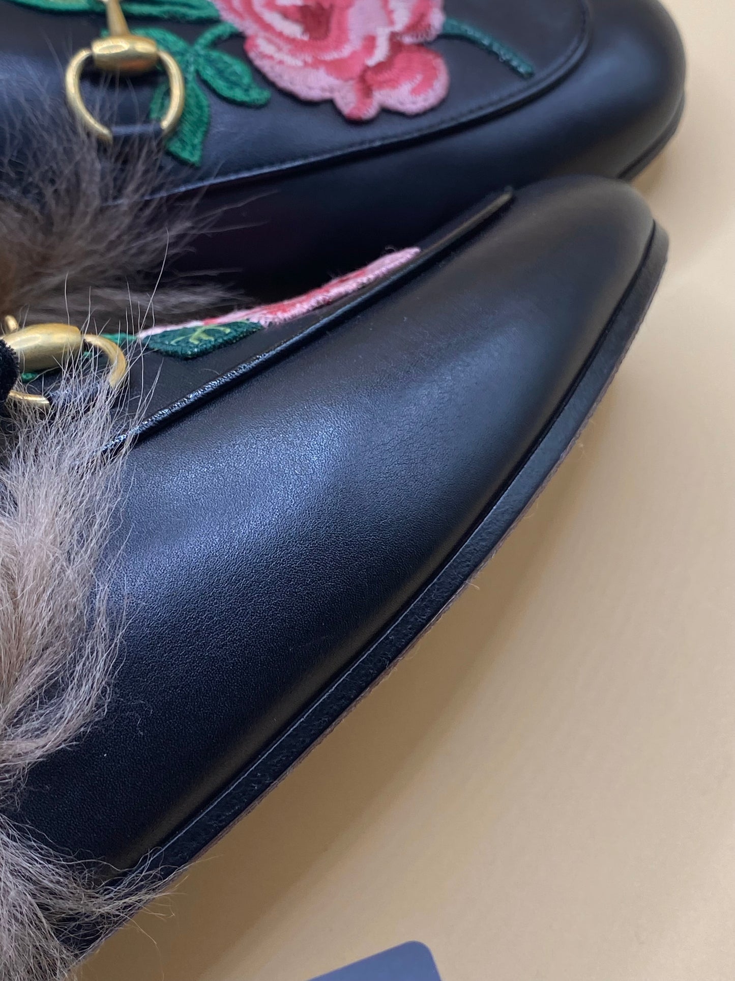GUCCI FLORAL PRINCETOWN MULES w/FUR S35—BLACK