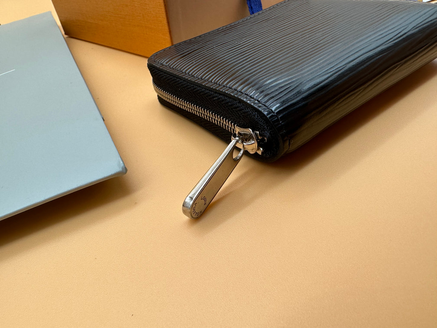 LV ZIPPY EPI CARD CASE