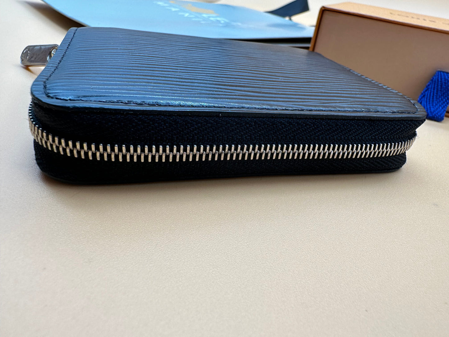 LV ZIPPY EPI CARD CASE
