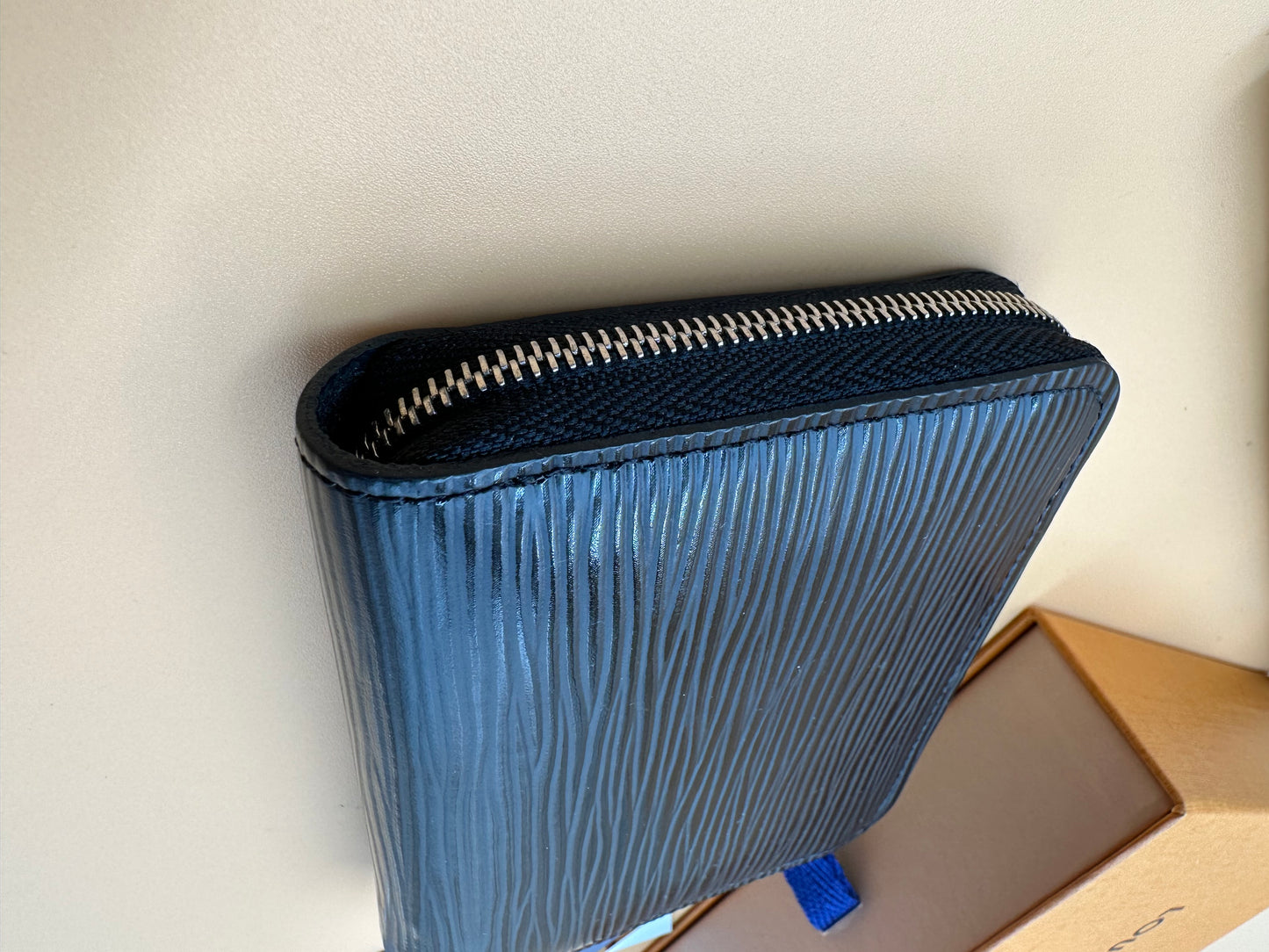 LV ZIPPY EPI CARD CASE