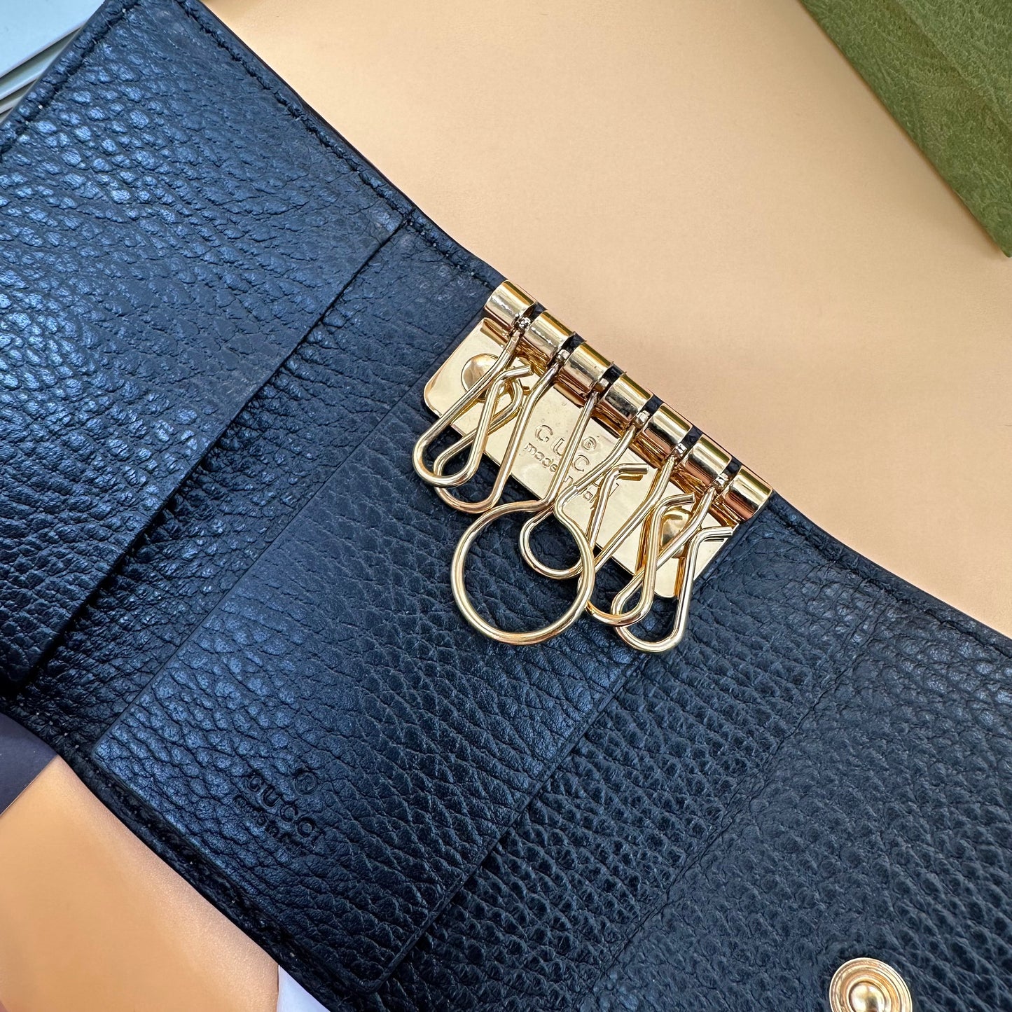 UNUSED GUCCI MARMONT SUPREME KEY HOLDER
