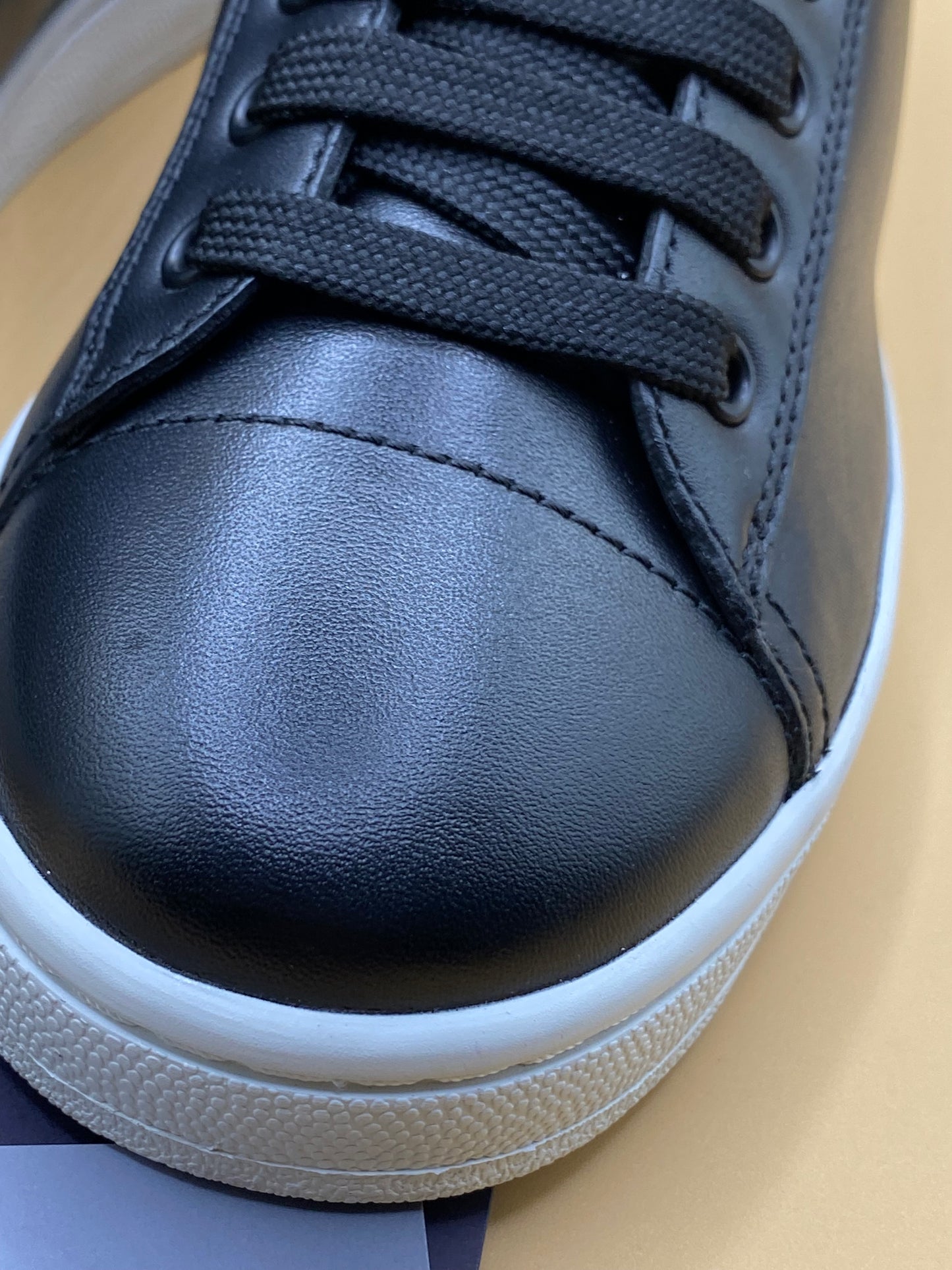 *BNEW* PRADA LEATHER SNEAKERS S39–BLACK
