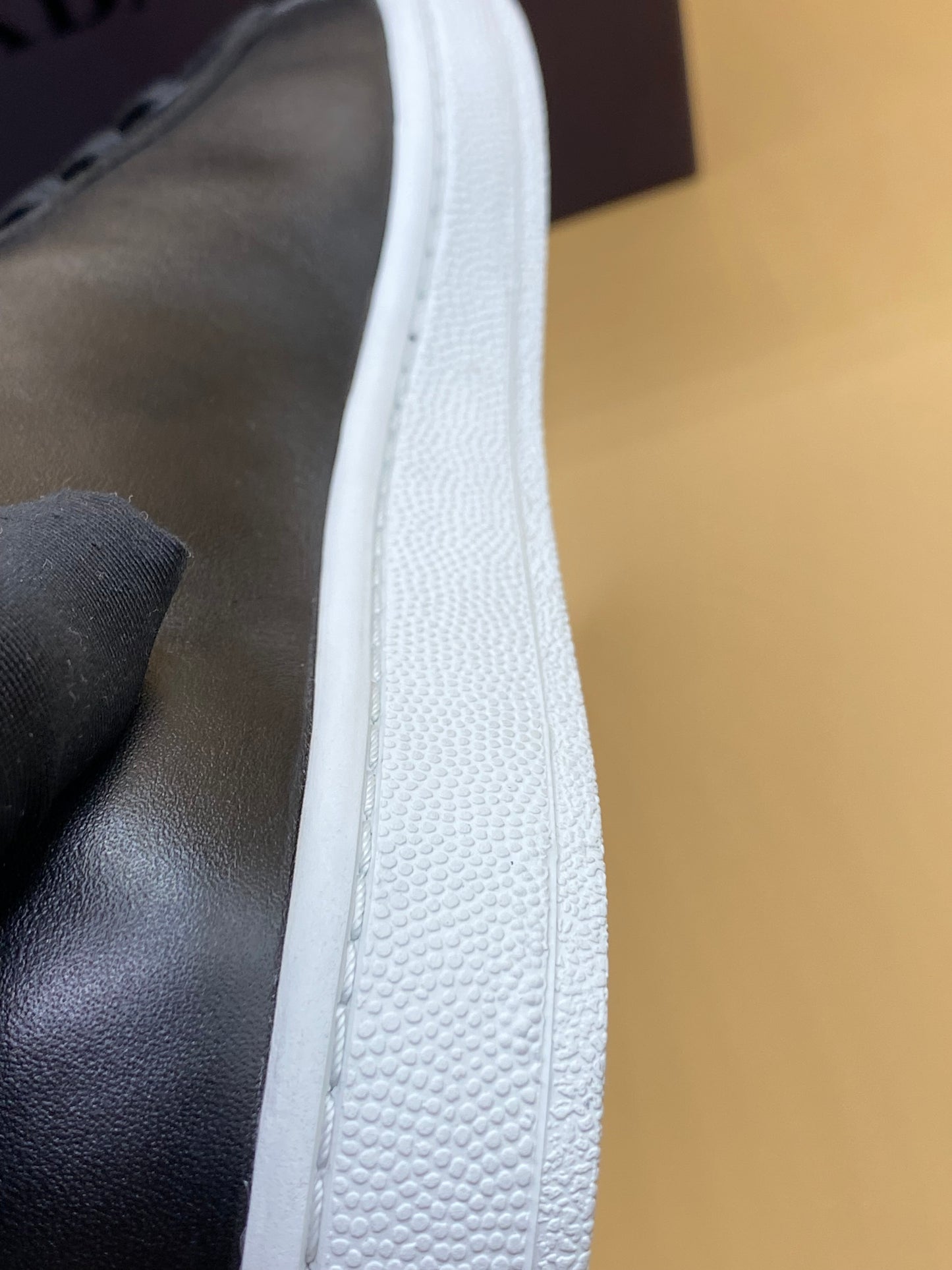 *BNEW* PRADA LEATHER SNEAKERS S39–BLACK
