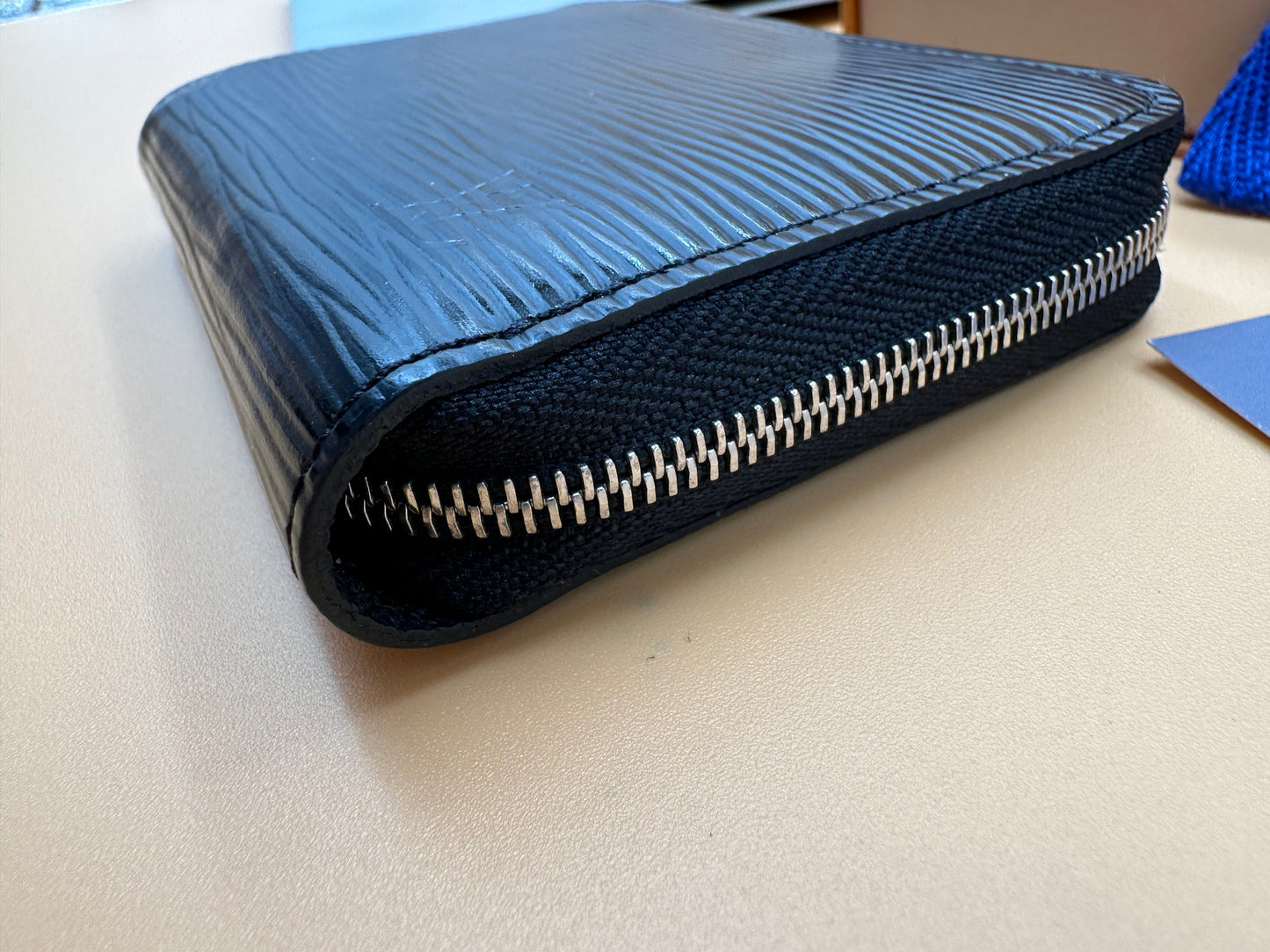 LV ZIPPY EPI CARD CASE