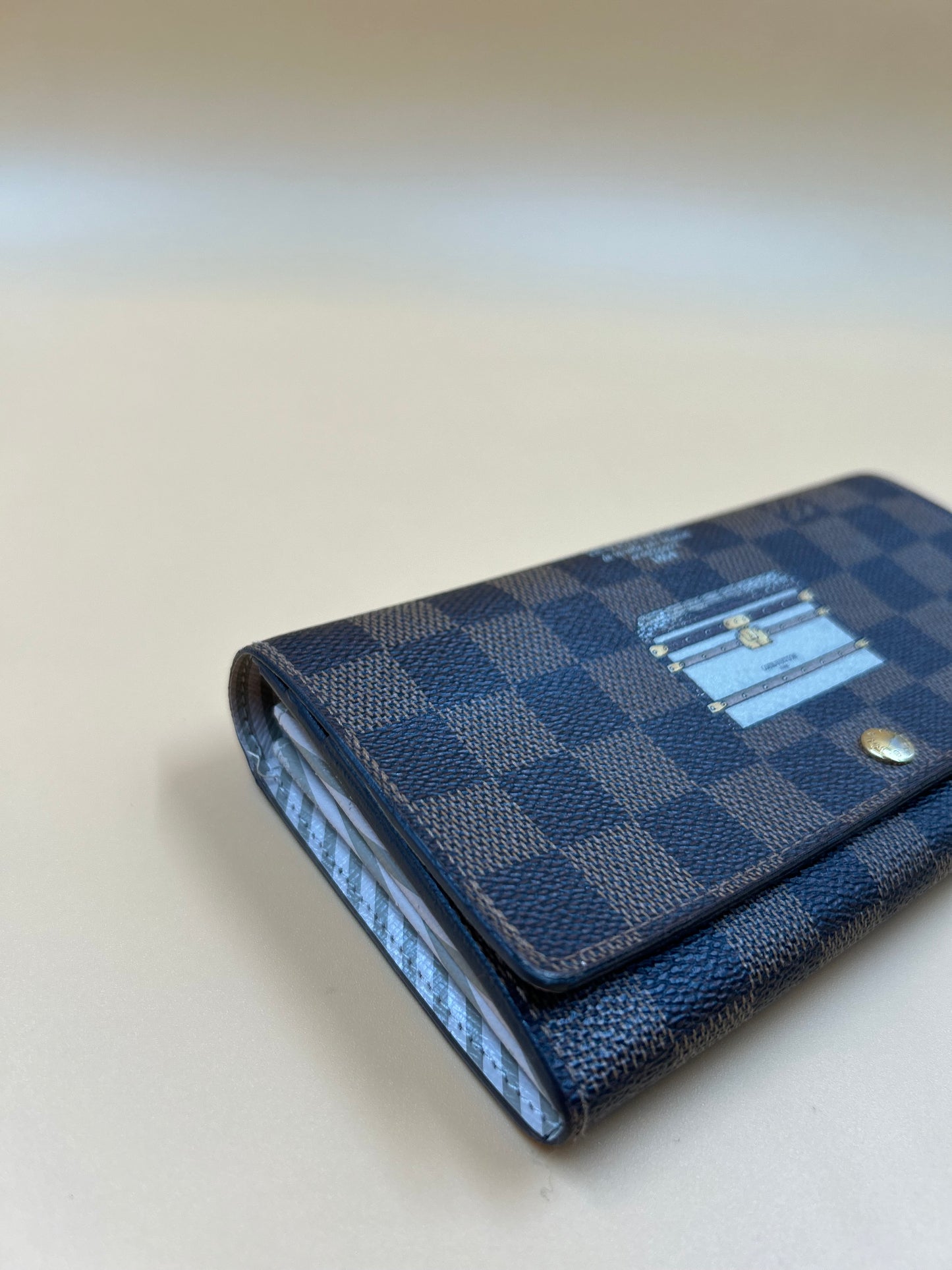 LV LIMITED EDITION