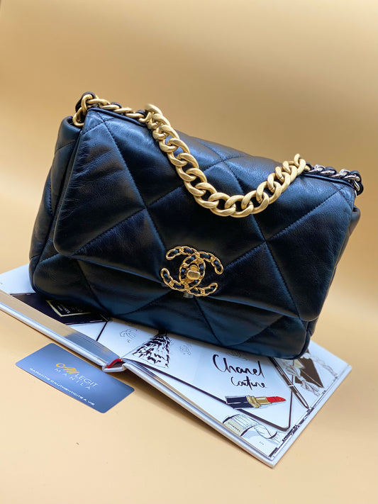 **MICROCHIP** CHANEL C19 SMALL—BLACK