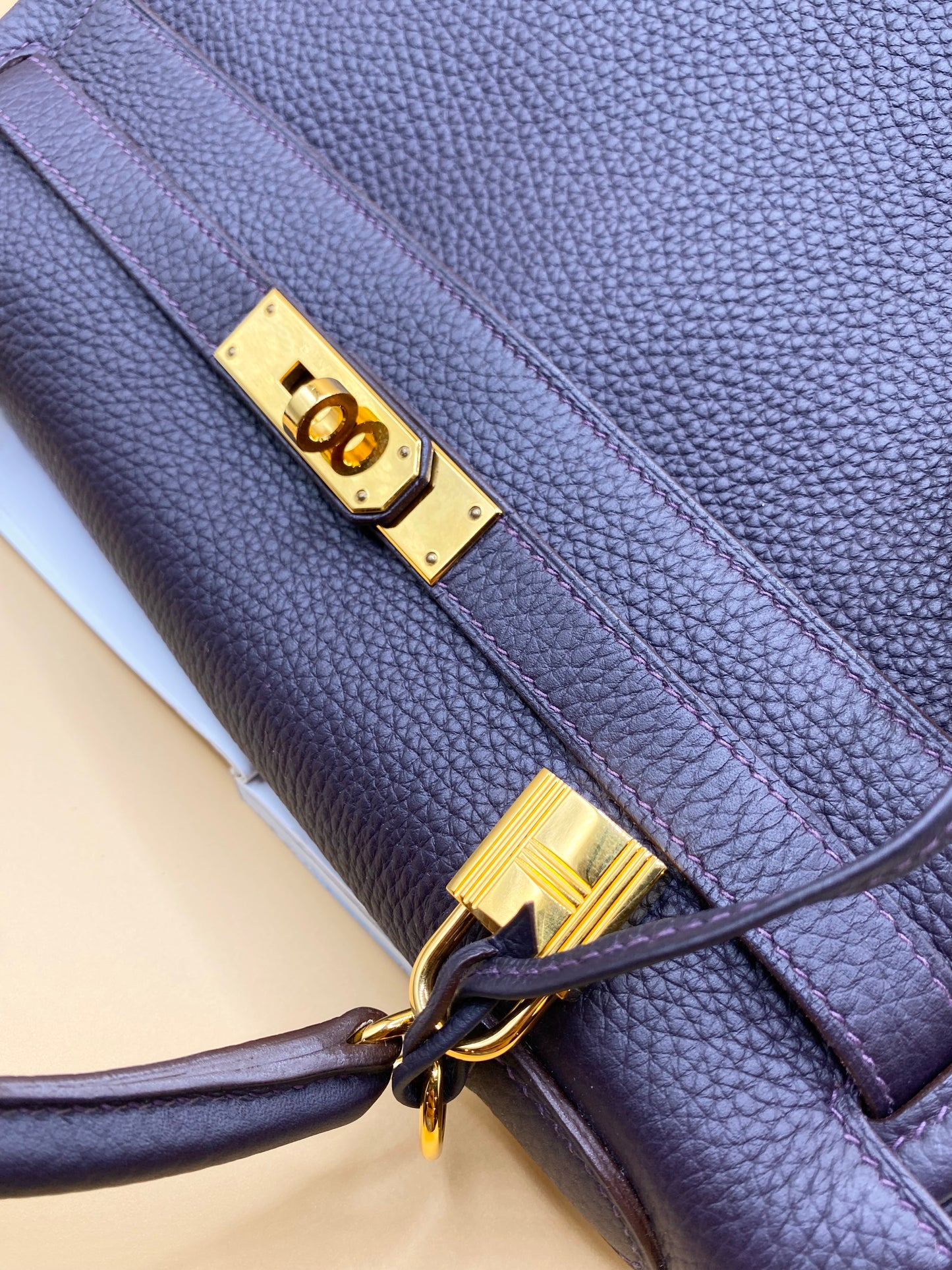HERMES KELLY 32 TOGO RETOURNE—PRUNELLE