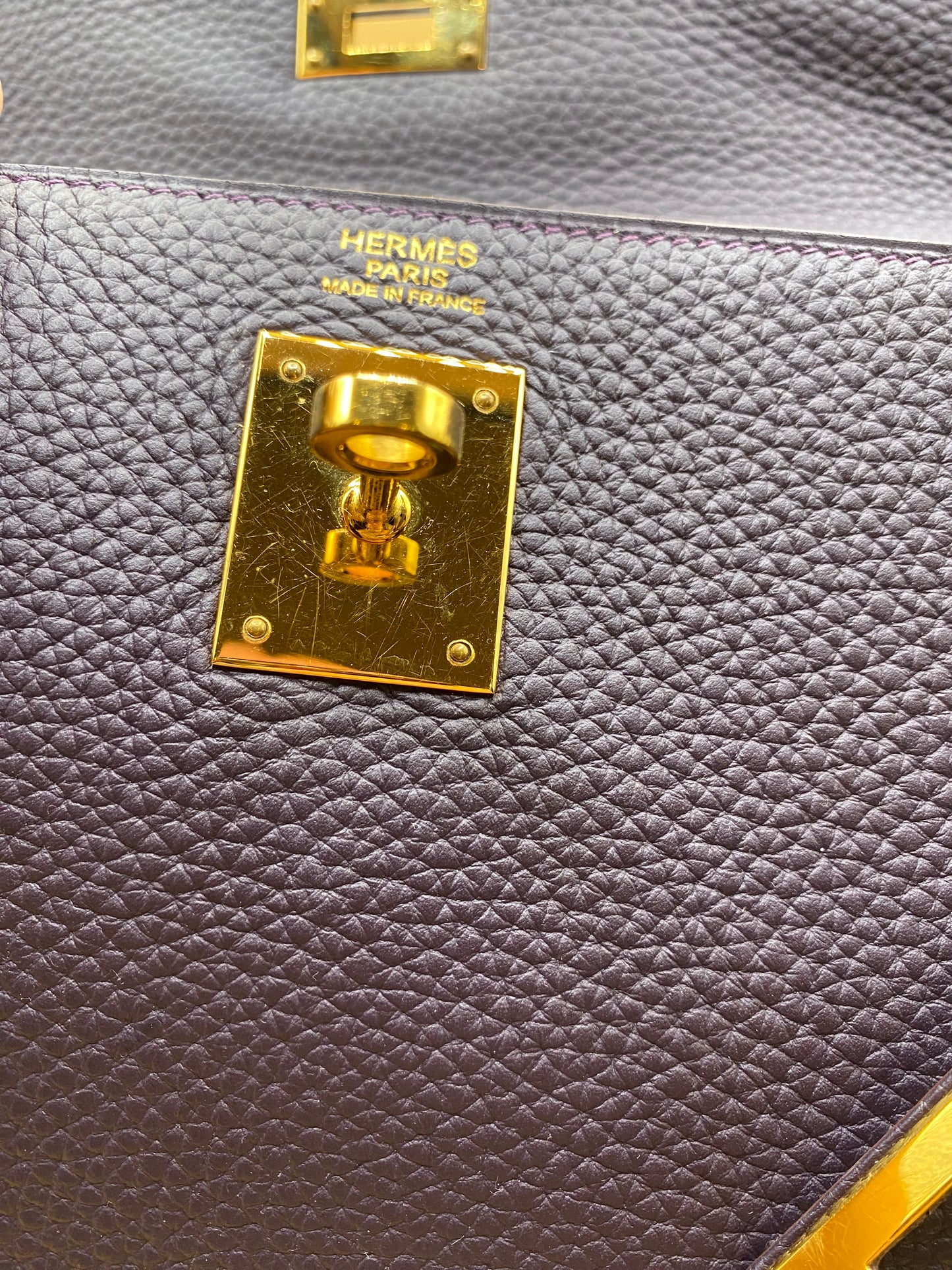 HERMES KELLY 32 TOGO RETOURNE—PRUNELLE