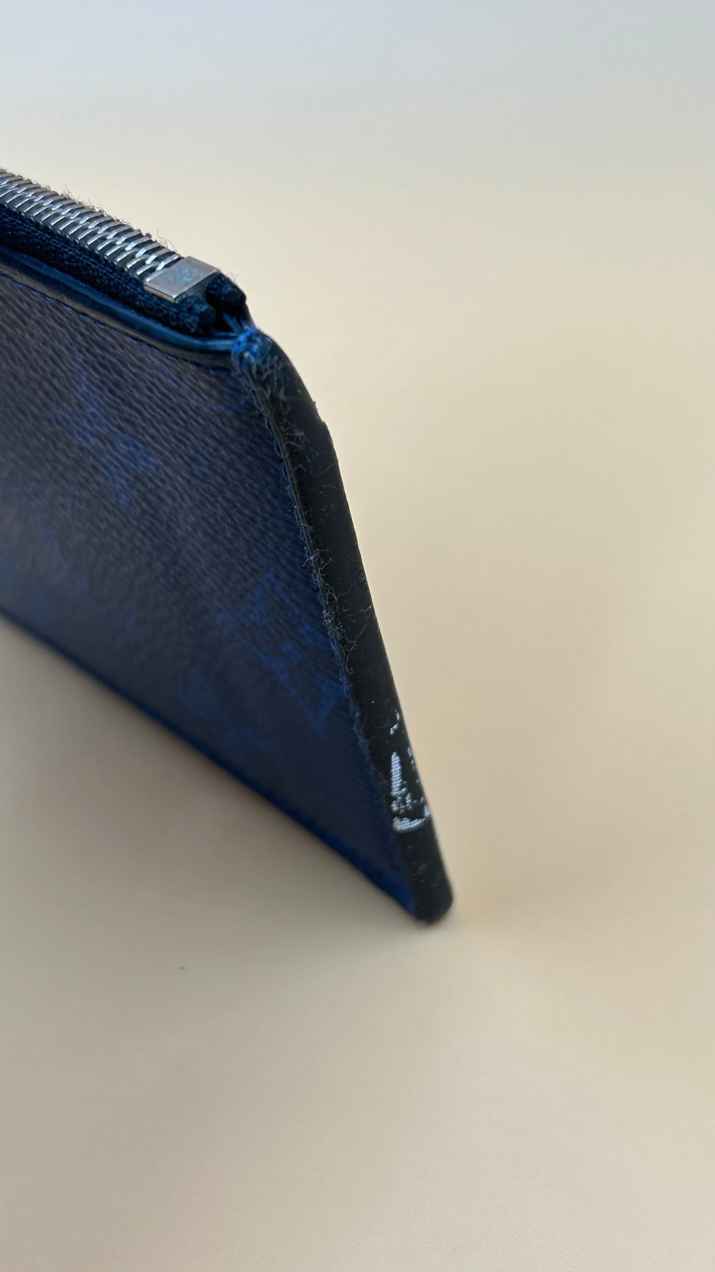 LV CARD HOLDER