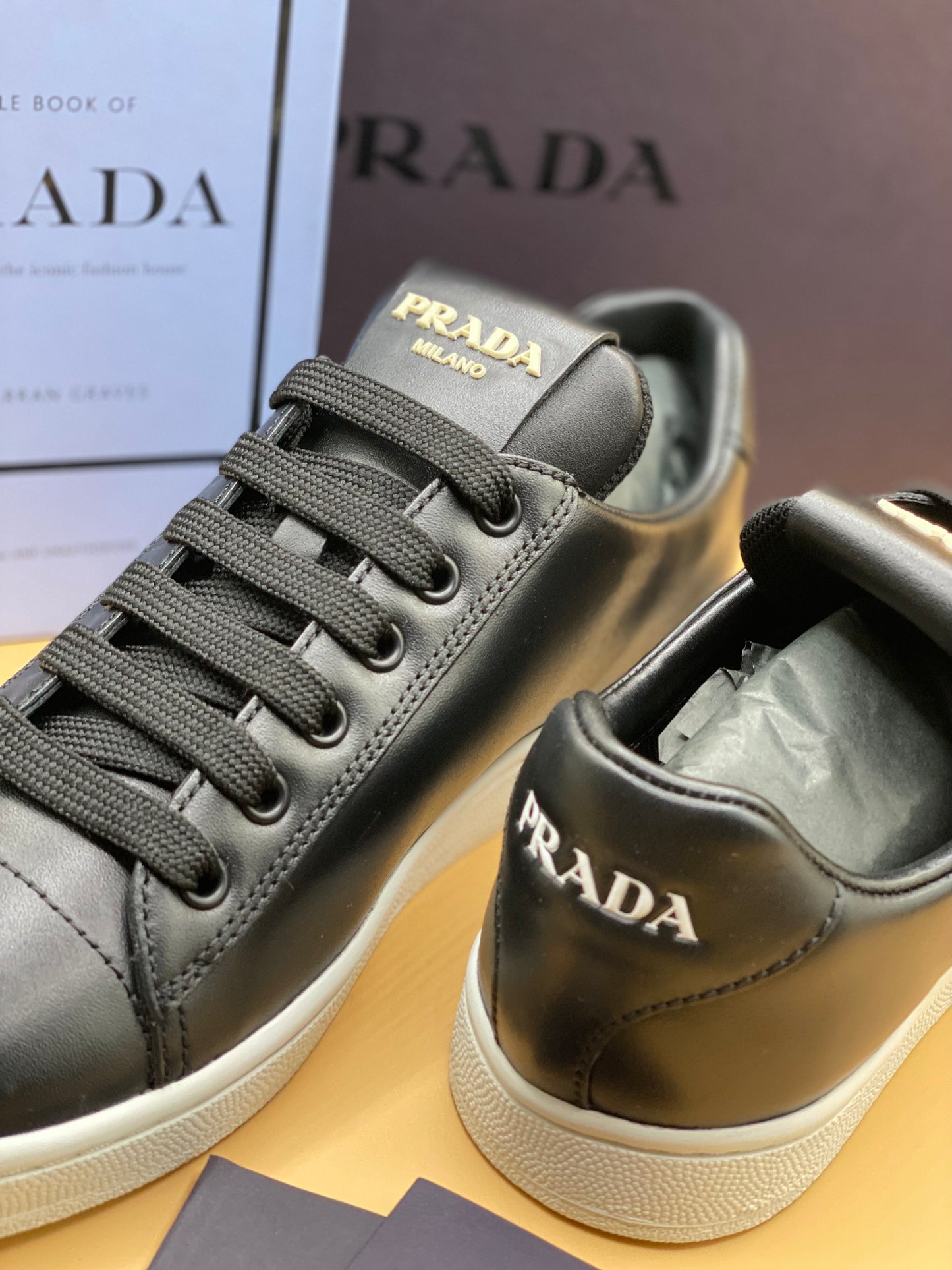 *BNEW* PRADA LEATHER SNEAKERS S39–BLACK