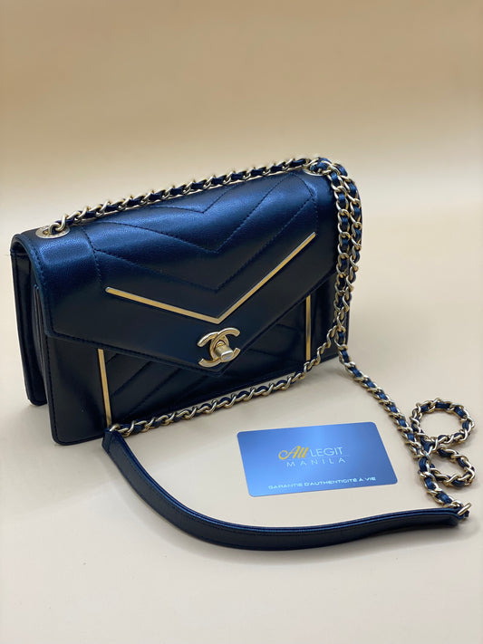 CHANEL REVERSED CHEVRON SMALL FLAP—BLACK GHW