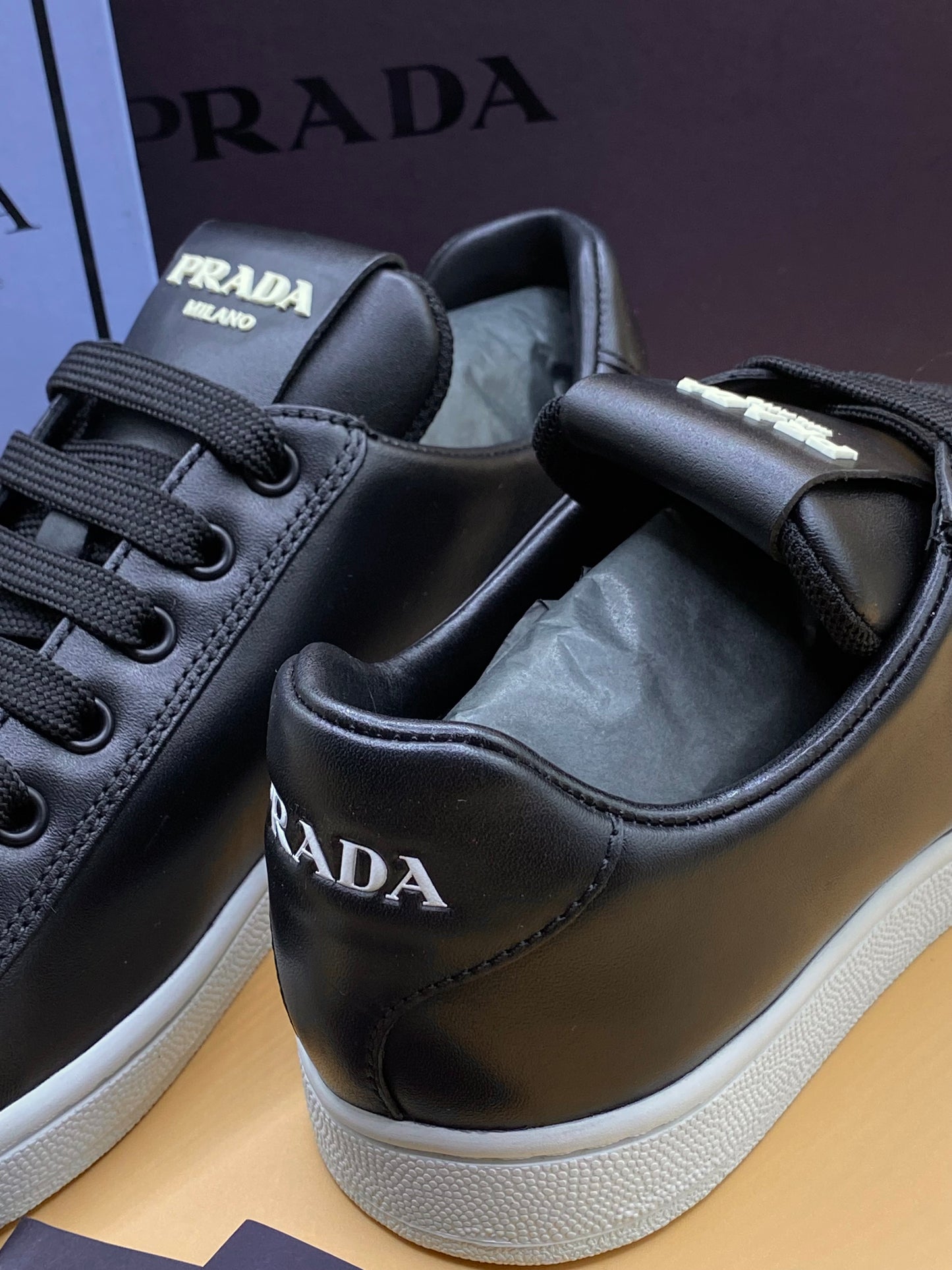 *BNEW* PRADA LEATHER SNEAKERS S39–BLACK