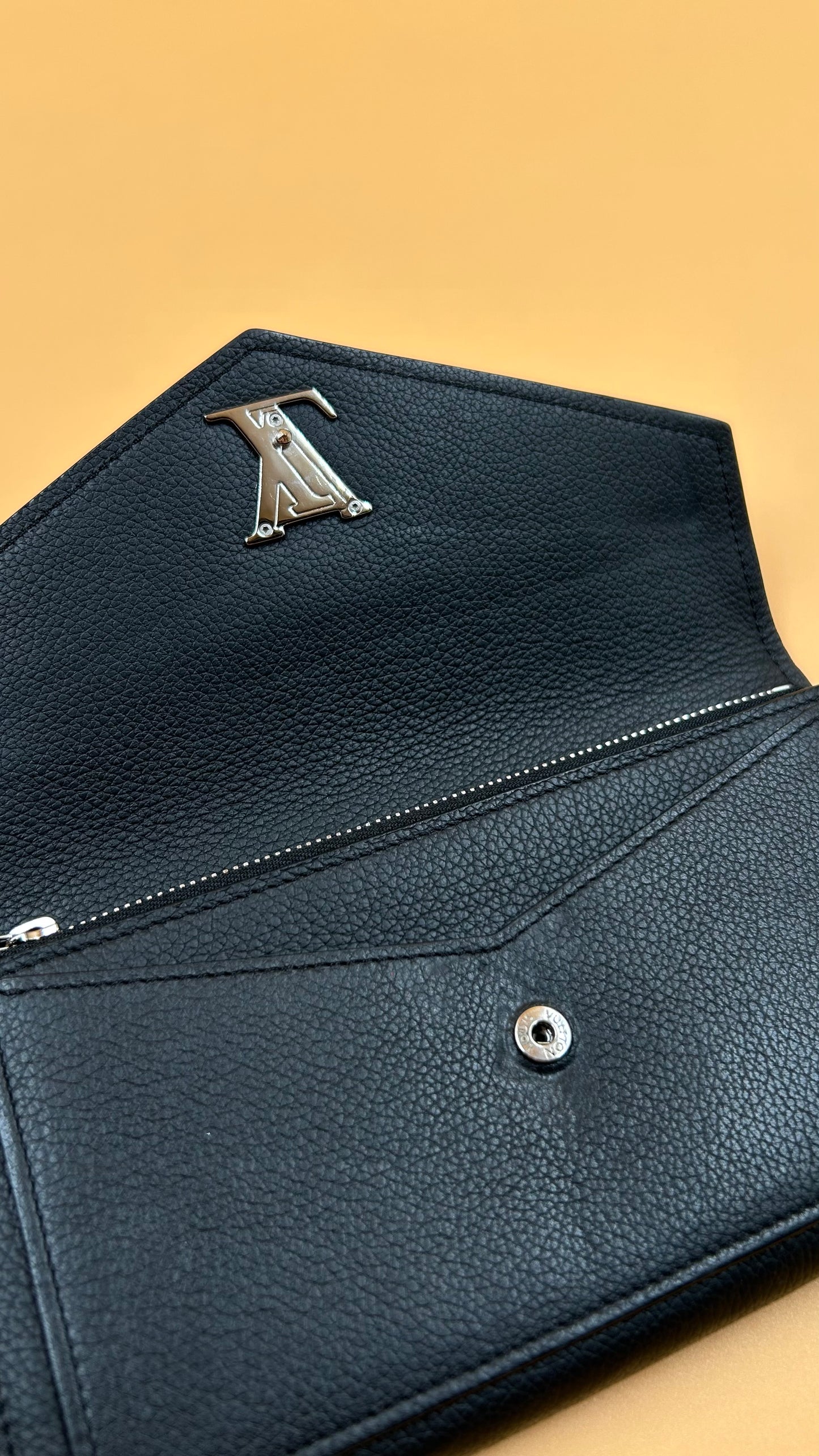 LV Lockme Wallet