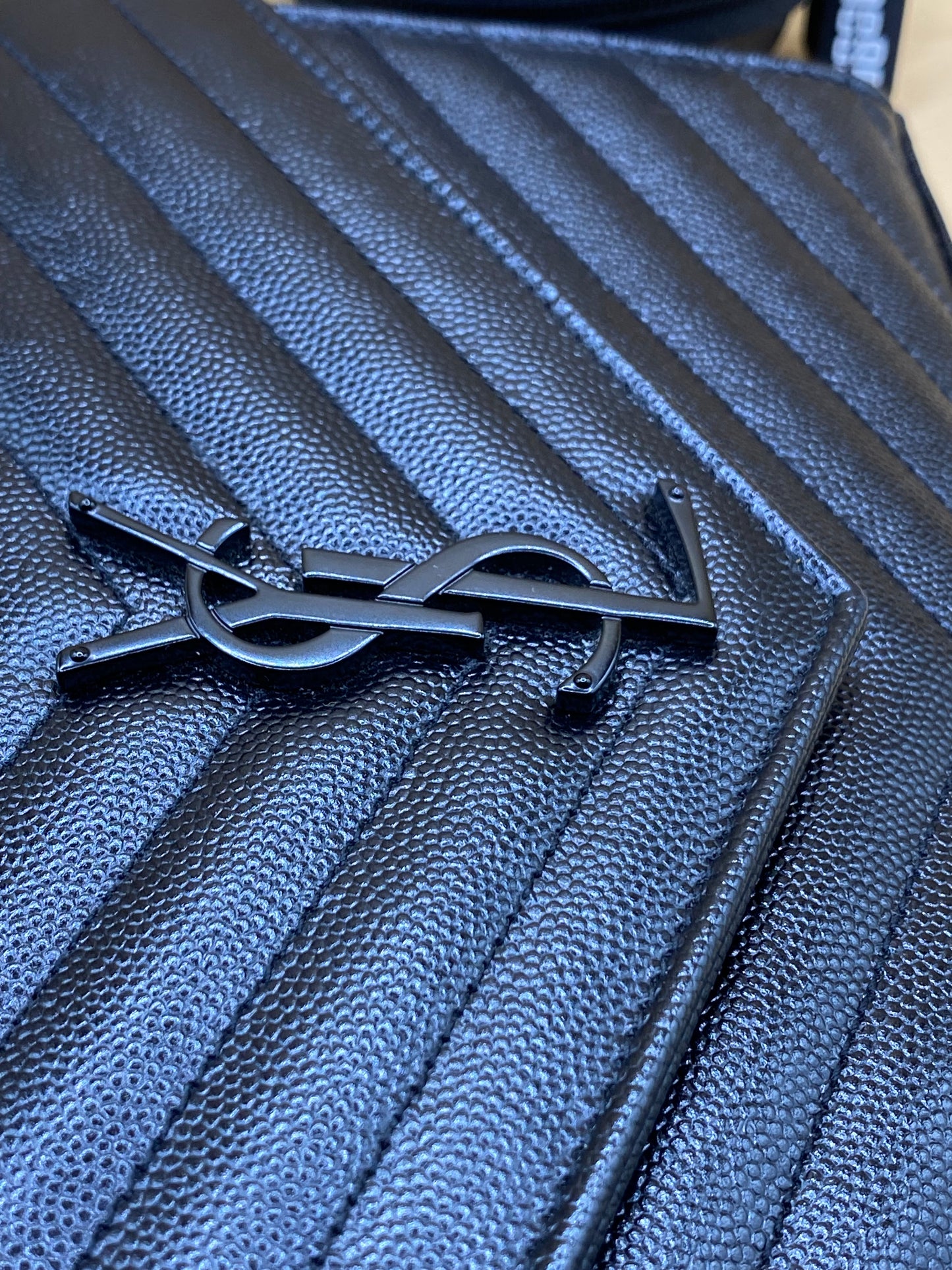 *LIKE NEW* SAINT LAURENT CASSANDRE WOC—SO BLACK