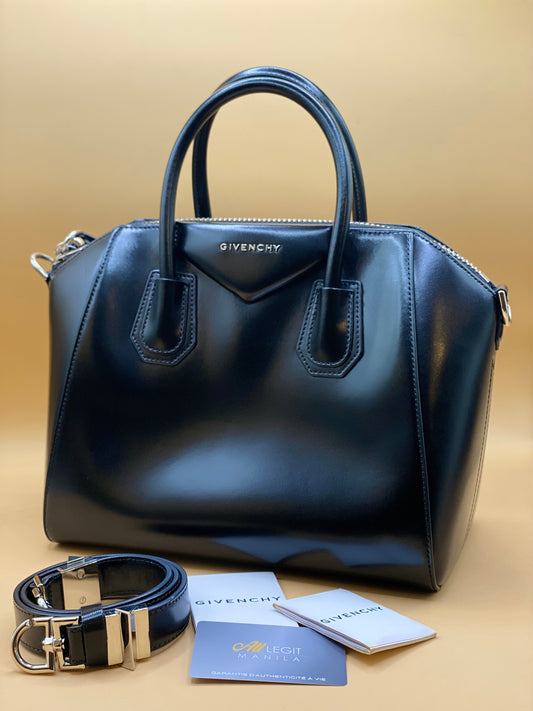 GIVENCHY ANTIGONA SMALL SMOOTH CALFSKIN—BLACK
