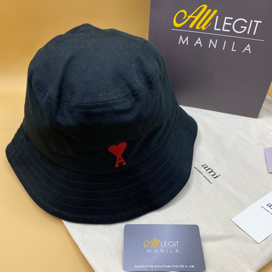 *BNEW* AMI BUCKET HAT—BLACK